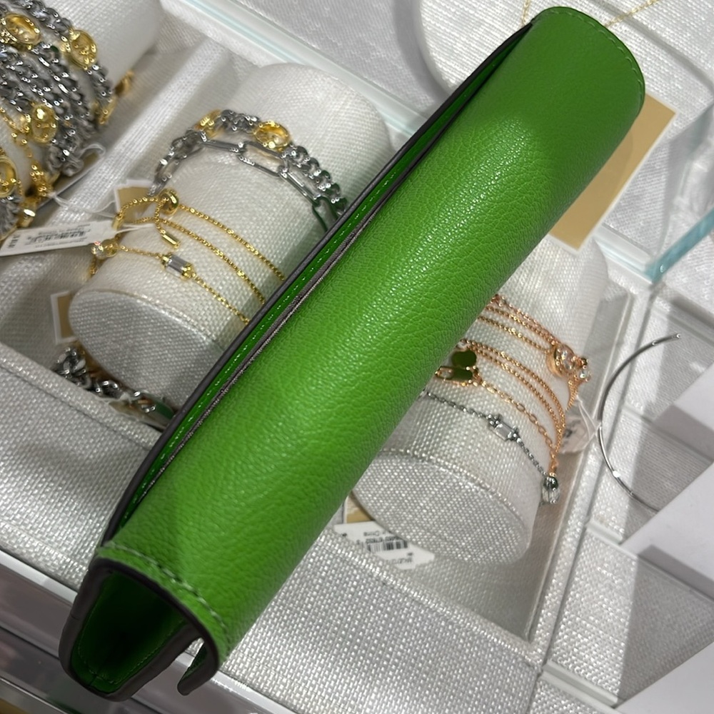 Michael Kors Hamilton Large Leather Flap Continental Wallet
Jungle Green 
NWT - Picture 4 of 16